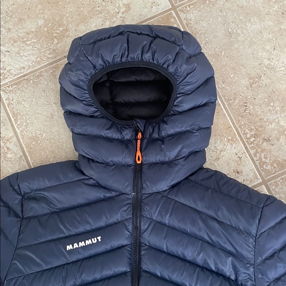 Mammut Broad Peak IN Hooded Jacket in Navy